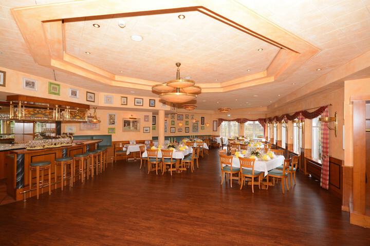 Ballroom/Hall 16 of 25