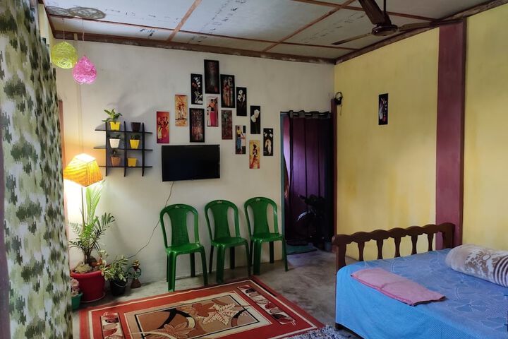 Room 5 of 12