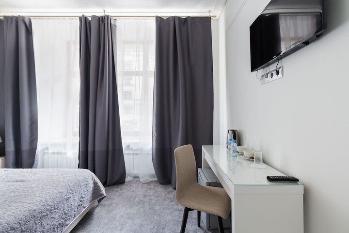 Room 9 of 15