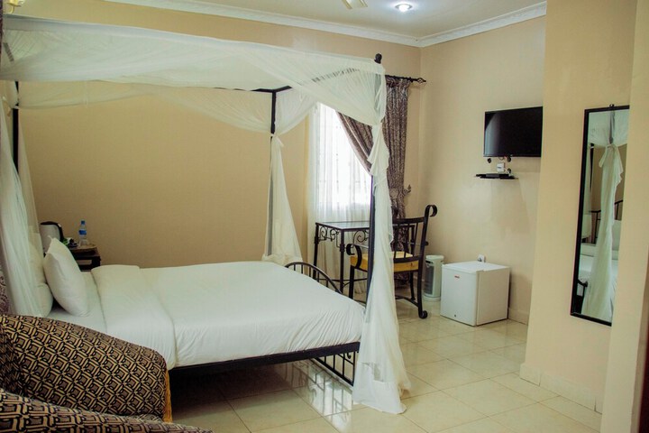Room 18 of 53