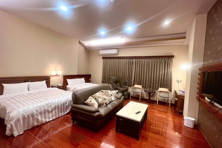 Room 9 of 23