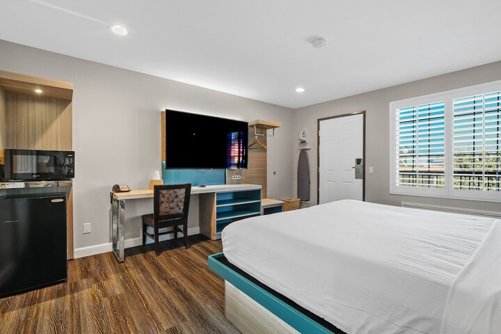 King Bedroom (4 of 5)