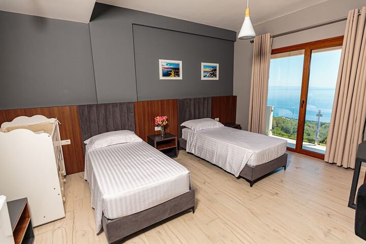 Room 52 of 111