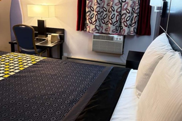 Room 14 of 38