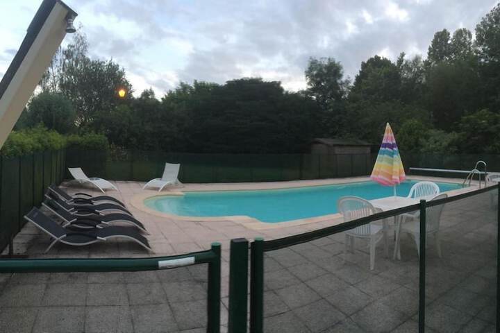 Pool 32 of 41