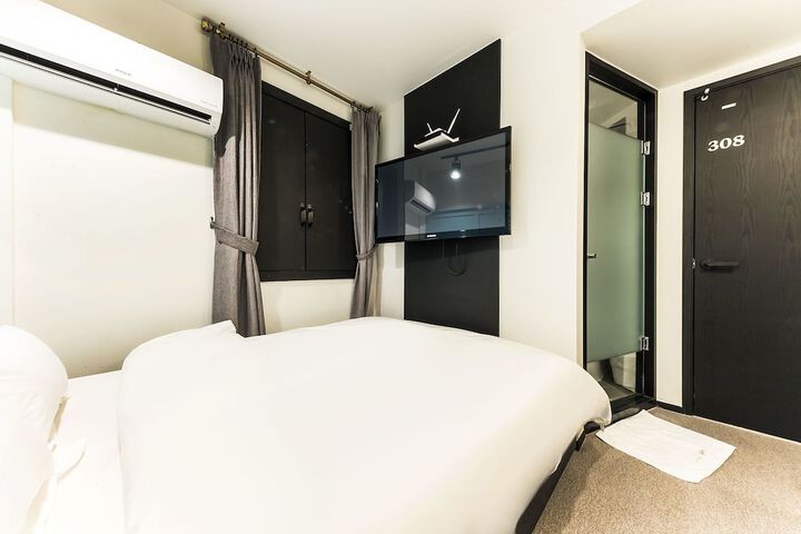 Room 7 of 43