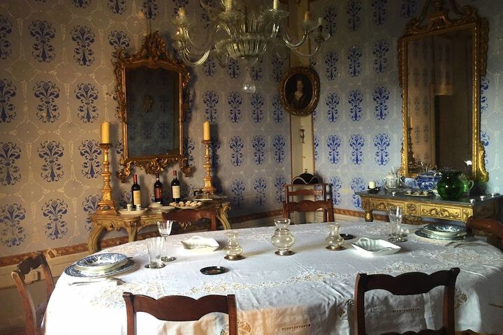 Dining 8 of 22