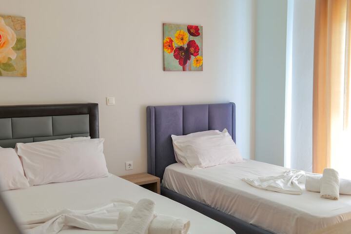 Room 9 of 37