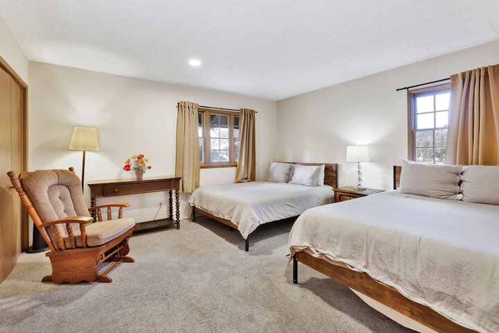 Room 4 of 113