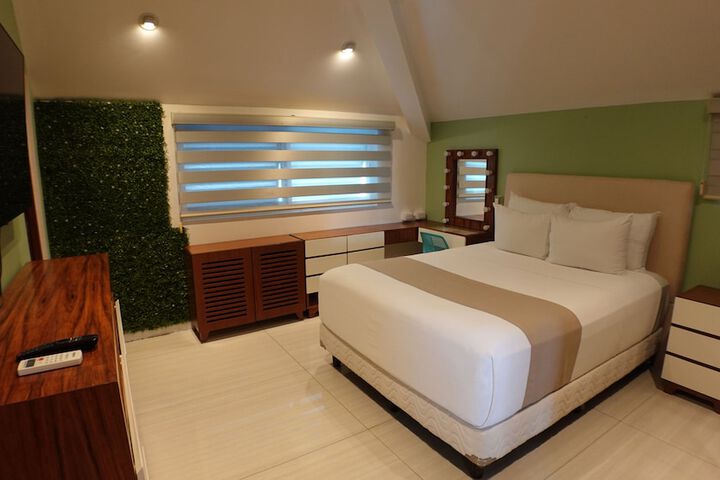 Room 10 of 25