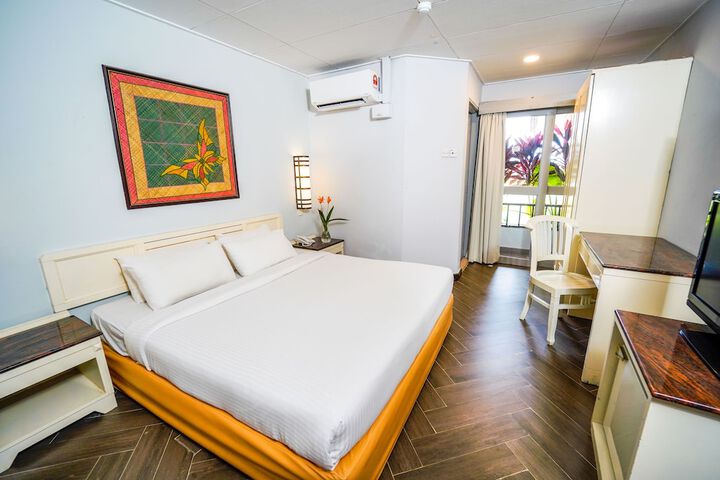 Room 8 of 19