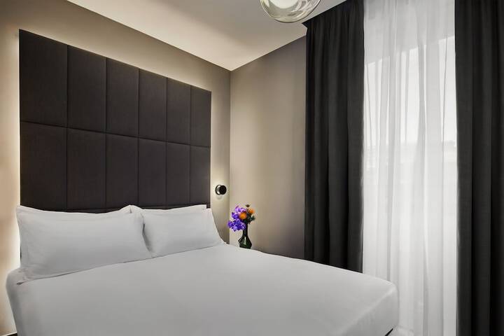 Room 7 of 90