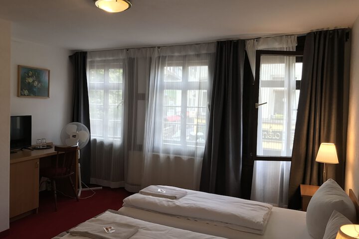 Room 8 of 31