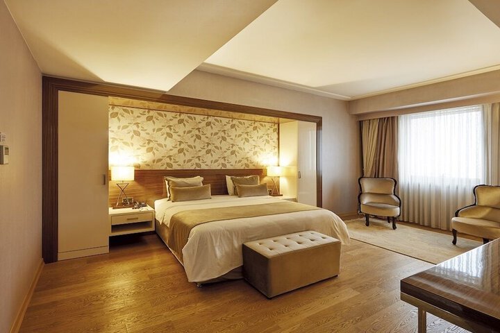 Room 9 of 53