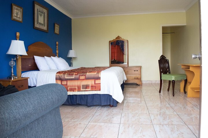 Room 15 of 33