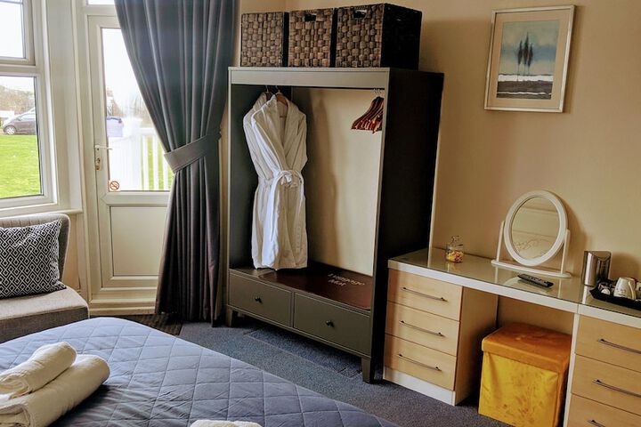 Room 8 of 38