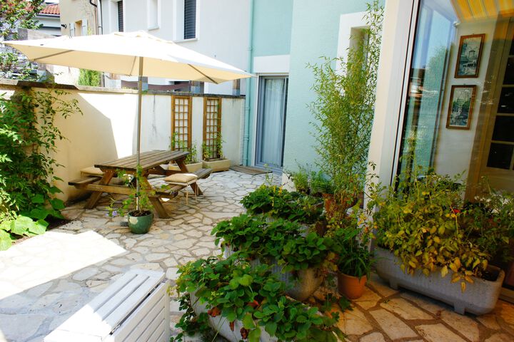Hotel Exterior 5 of 36
