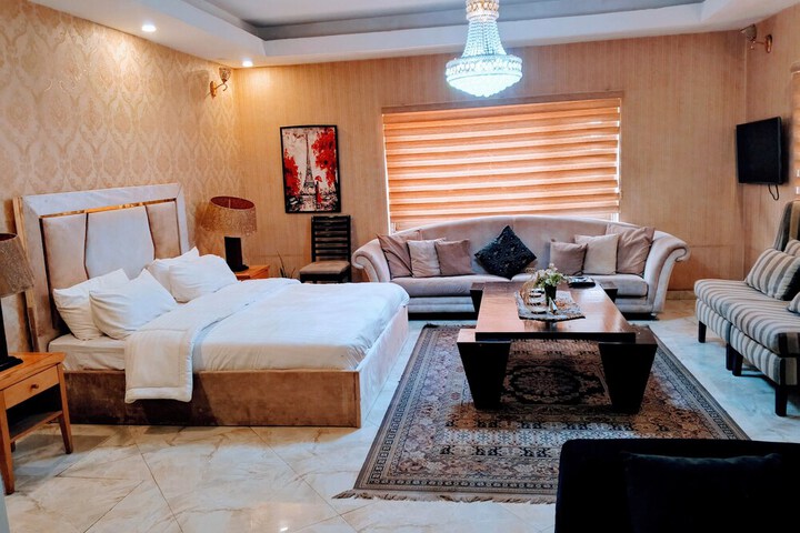 Room 18 of 29