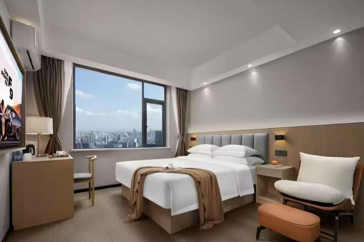 Room 21 of 27