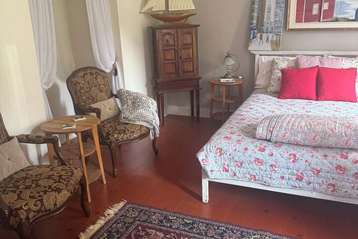 Room 9 of 11