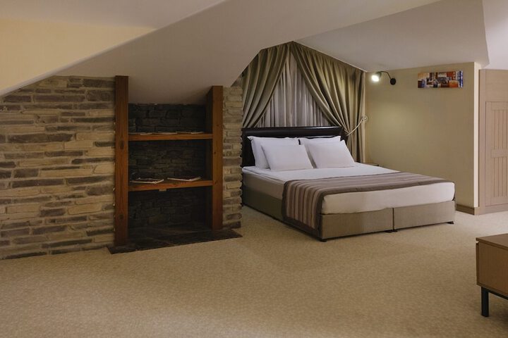 Room 30 of 107