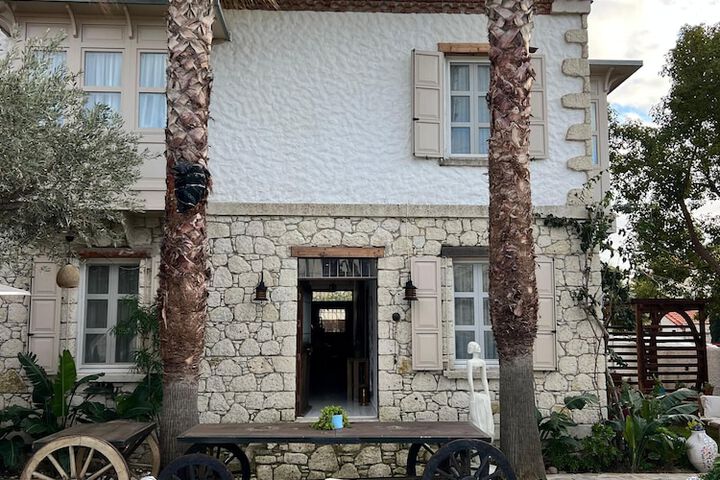 Hotel 86 of 98