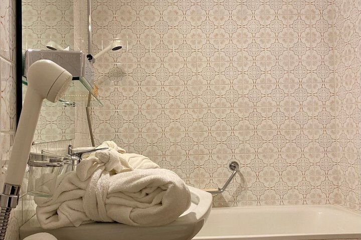 Room 20 of 99