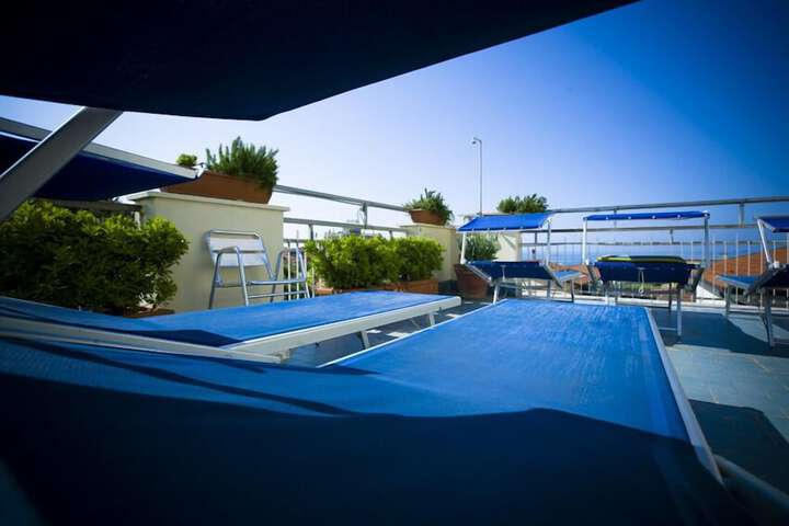 Sundeck 99 of 119