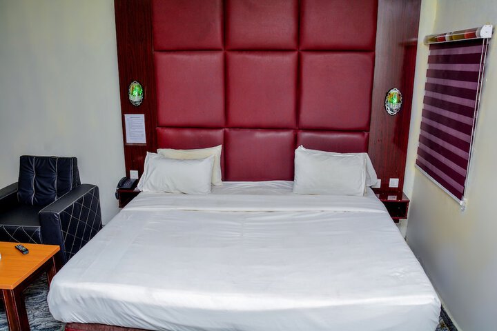 Room 12 of 26