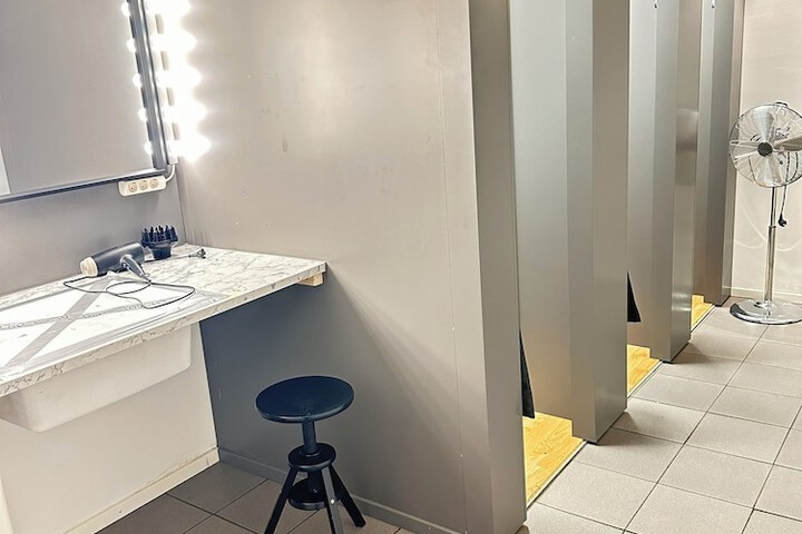 Room 61 of 82