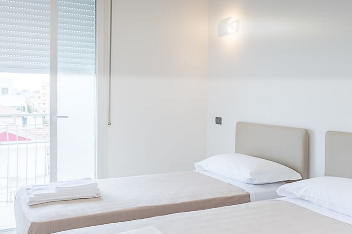 Room 6 of 67