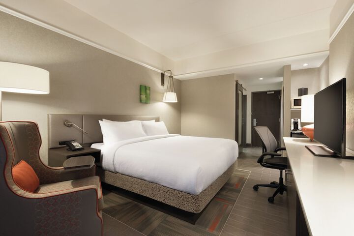Room 11 of 32