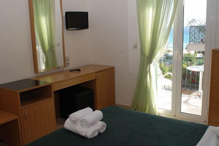 Room 11 of 24