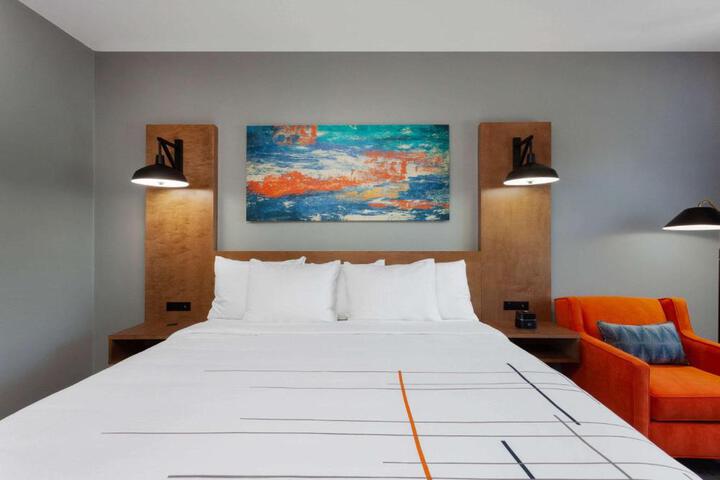 1 King Bed (11 of 20)