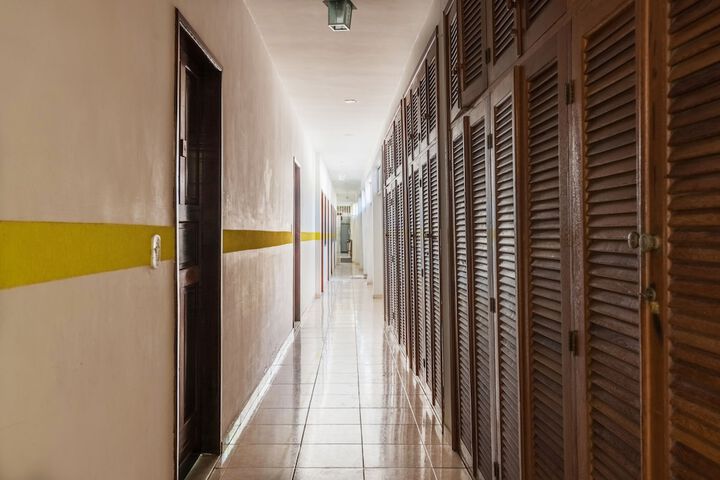Ballroom/Hall 28 of 29