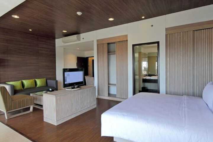 Room 8 of 43