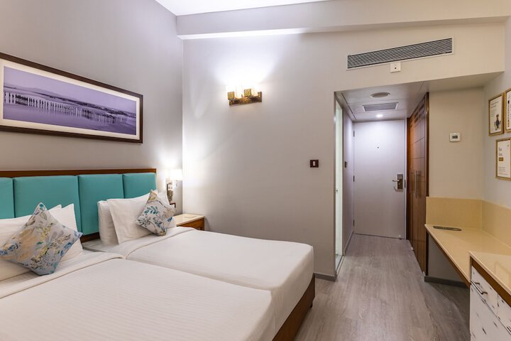 Room 15 of 122