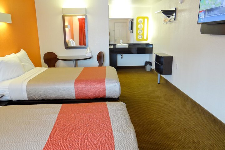 2 Double Beds (7 of 11)