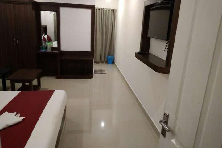 Room 9 of 17