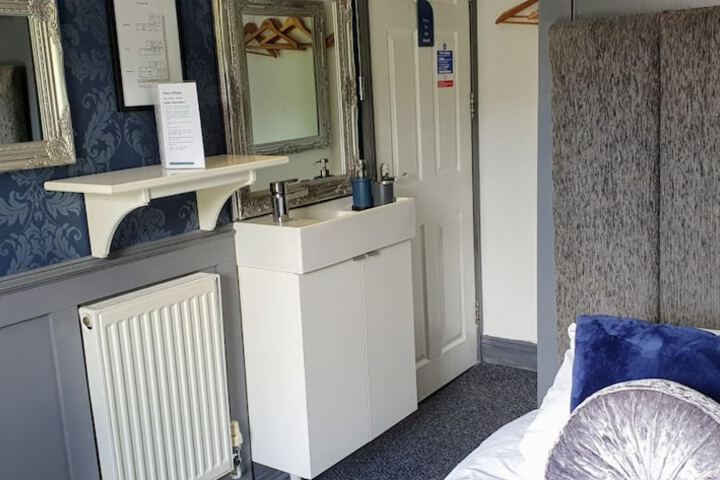 Room 16 of 130