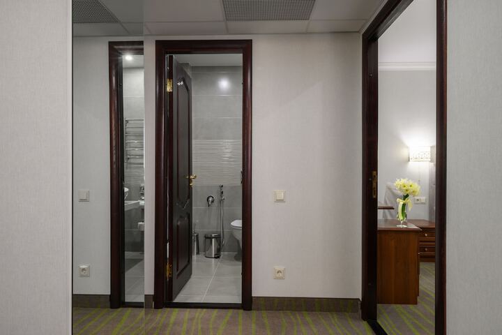 Room 10 of 113