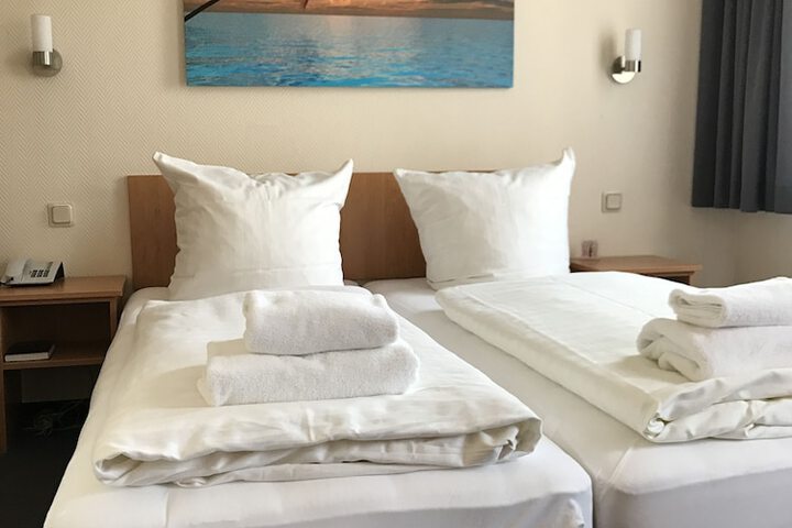 Room 4 of 30
