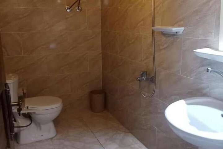 Room 12 of 120