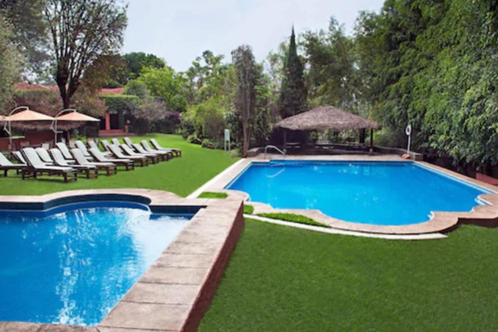 Pool 32 of 64