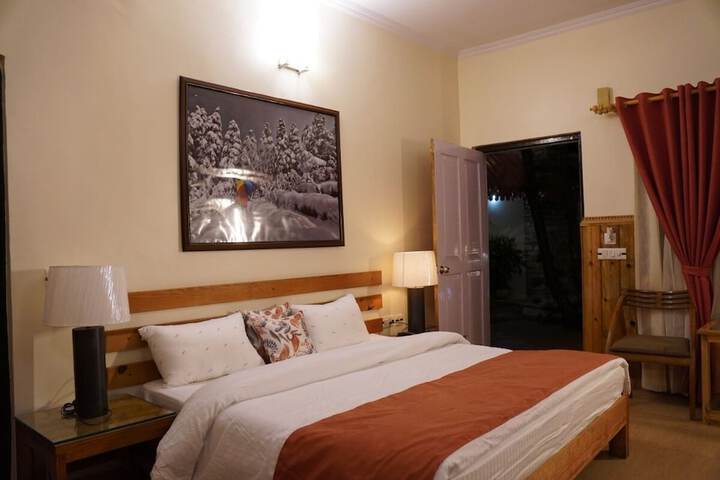 Room 4 of 112