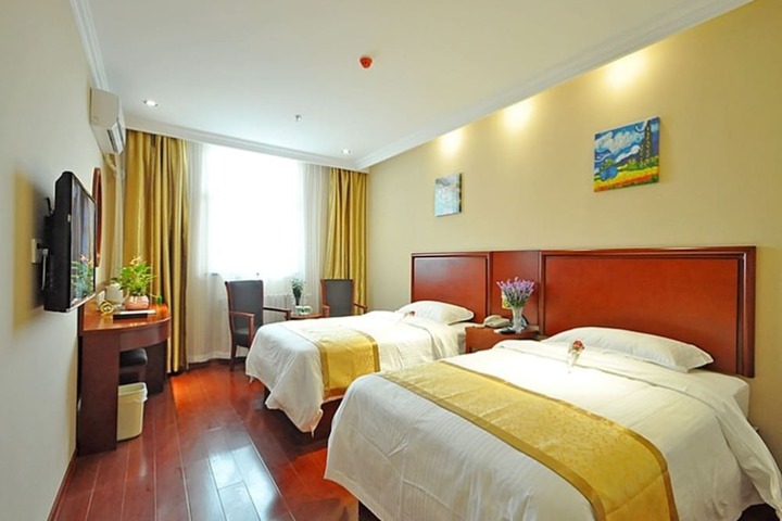 Room 6 of 50