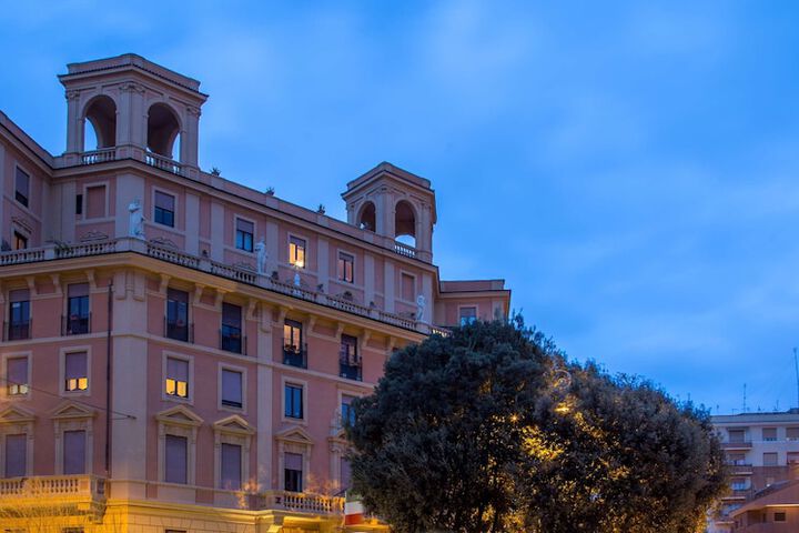 Hotel 77 of 78