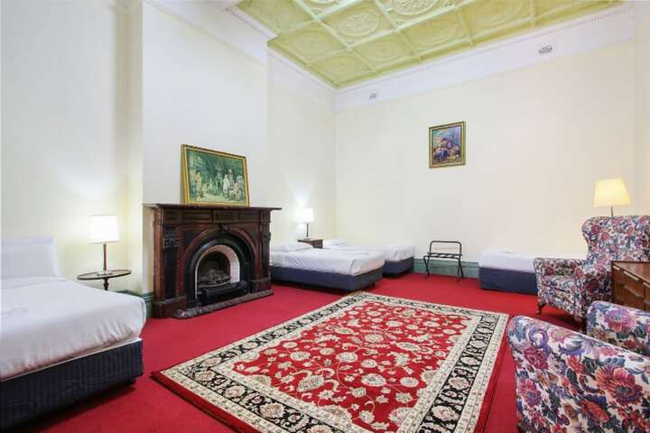 Room 4 of 31
