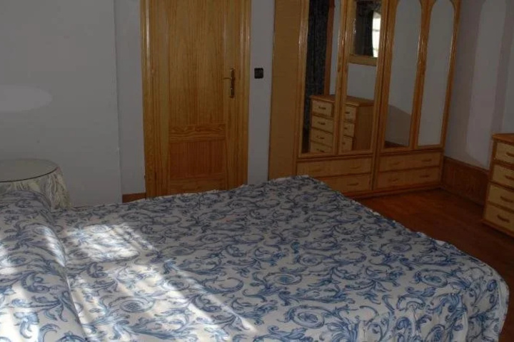 Room 7 of 16