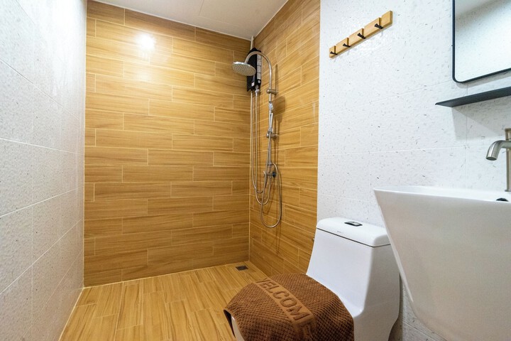 Room 34 of 40